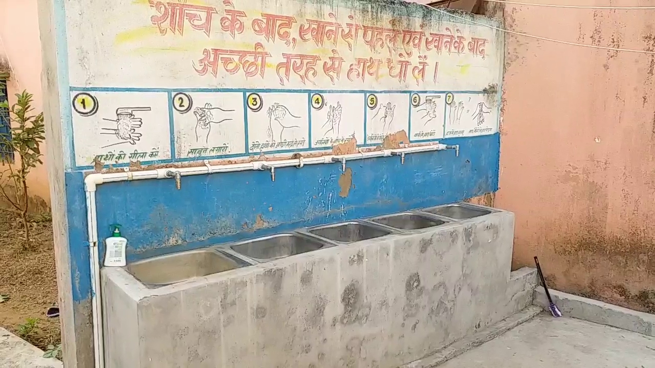 Water problem in Kasturba Gandhi school