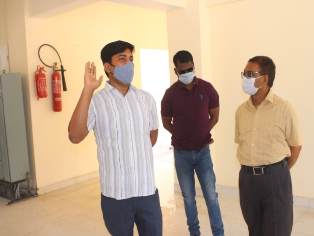 Deputy Commissioner inspects covid care Center in koderma