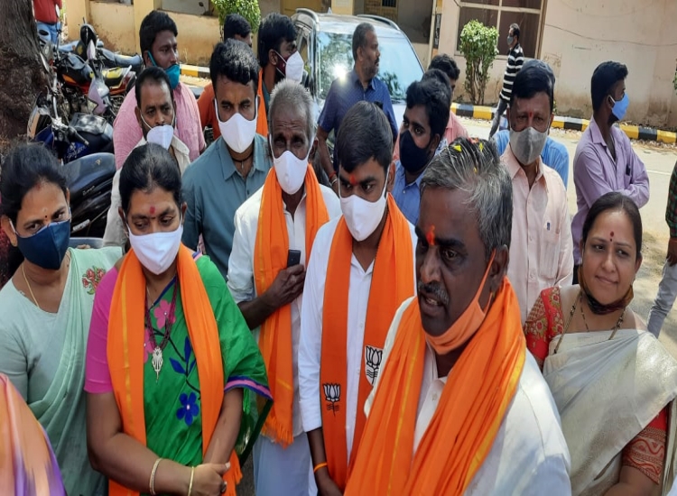 gali shravana kumara reddy filed nomination for ballay palike election