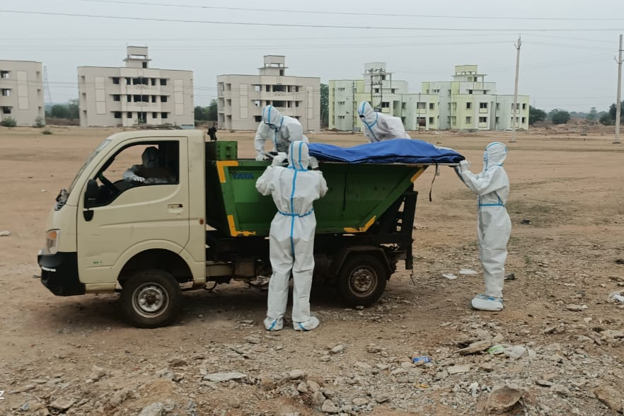 covid dead bodies in garbage van