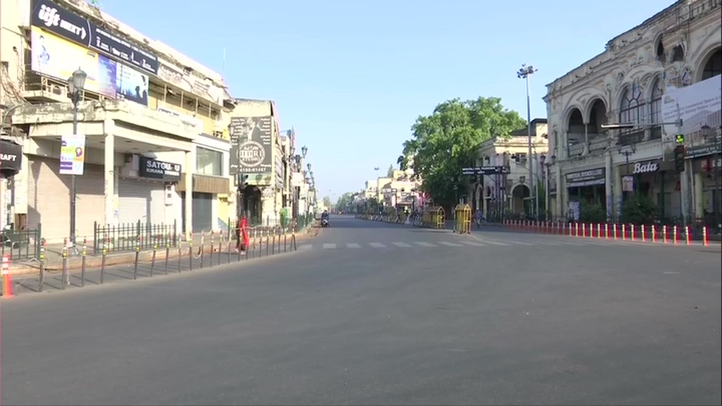 COVID-induced lockdown, empty roads