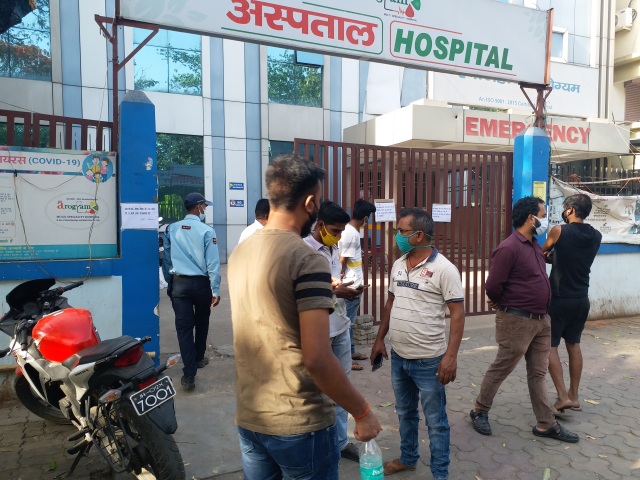 hospital management closed its doors lack of oxygen cylinder and beds in hazaribag