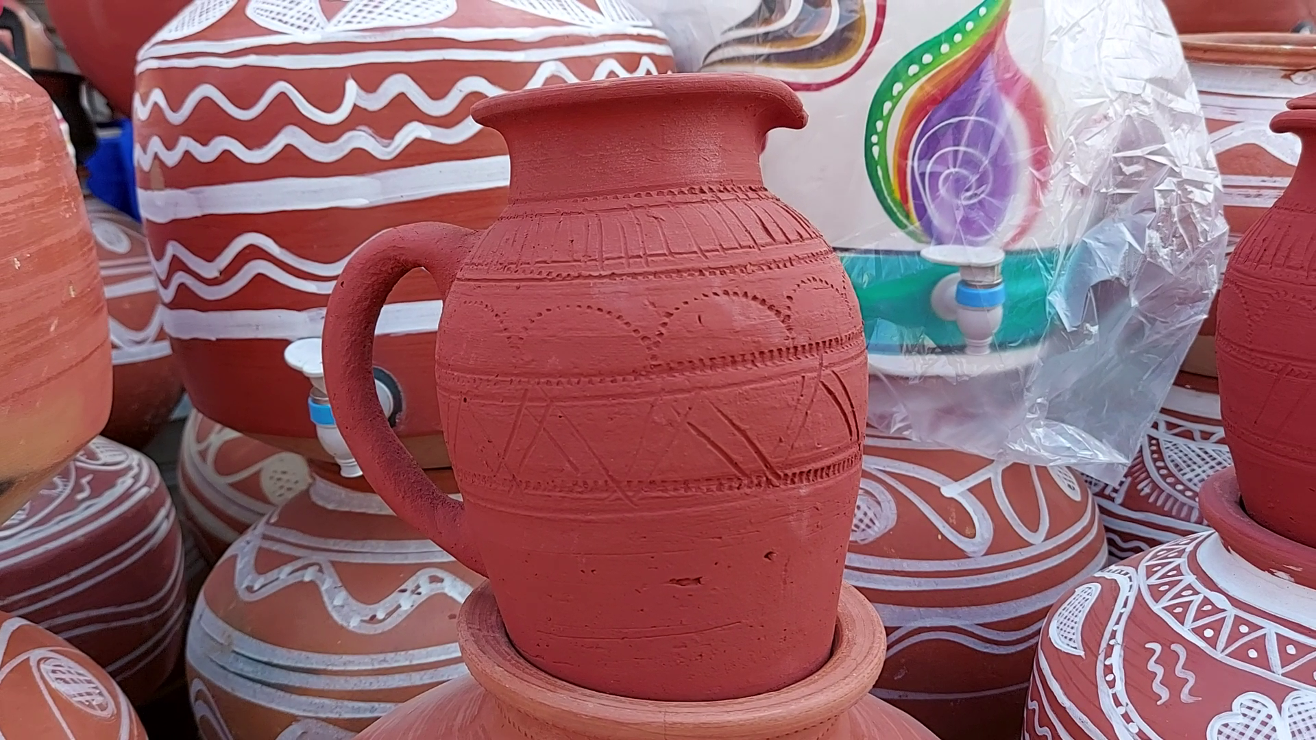 उदयपुर में मिट्टी के घड़े, Clay pitcher in udaipur