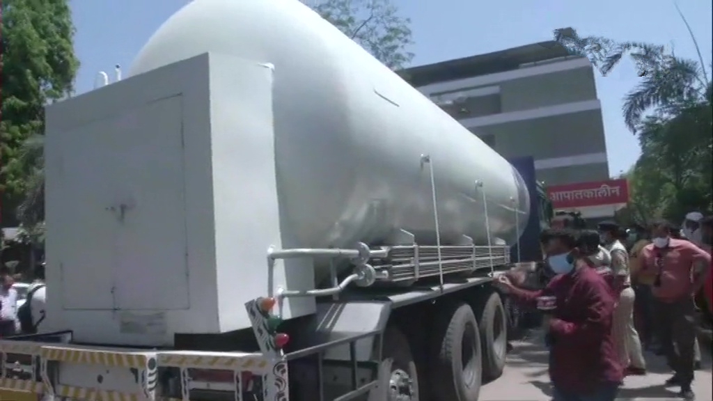 Oxygen tanker arrives at Jaipur Golden Hospital