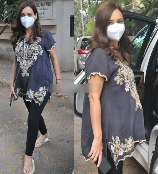 dia-mirza-spotted-in-mumbai-at-out-side-doctor-clinic-photo-goes-viral-on-social-media