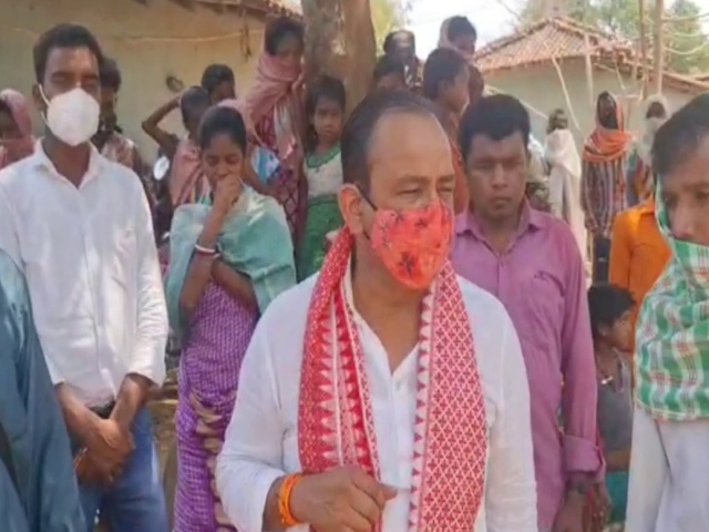 Jamtara mla irfan ansari met family members of kidnapped tribal girl