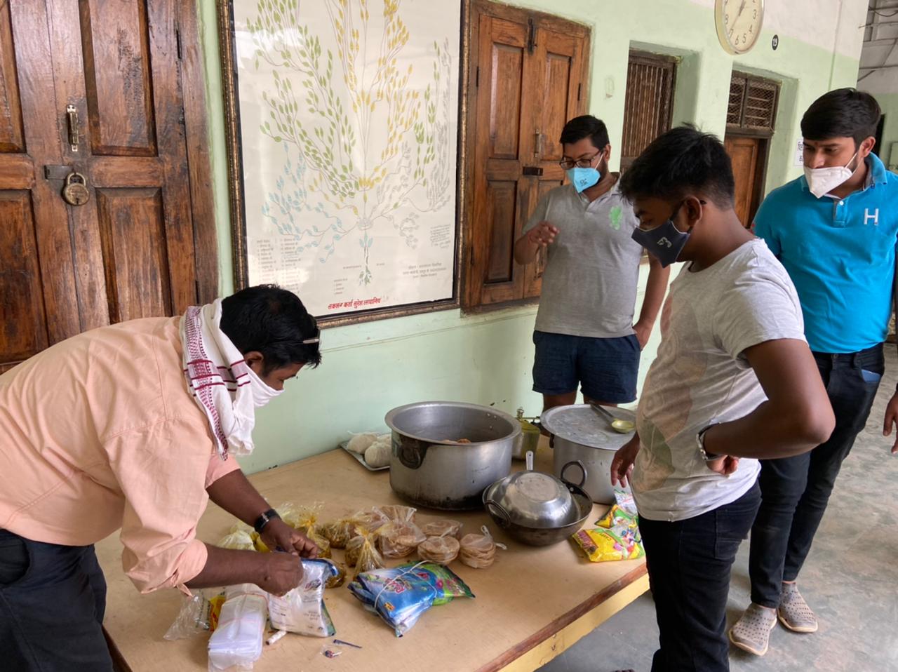 Marwadi Seva Manch of Bemetra gave 10 oxygen cylinders for Corona patients