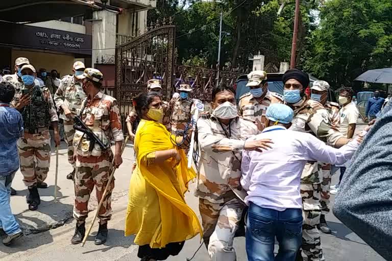 বেলগাছিয়ায় সাংবাদিকদের উপর লাঠিচার্জ করল কেন্দ্রীয় বাহিনীর জওয়নরা