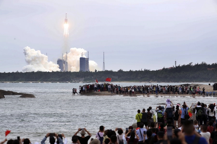 China Launches Main Module