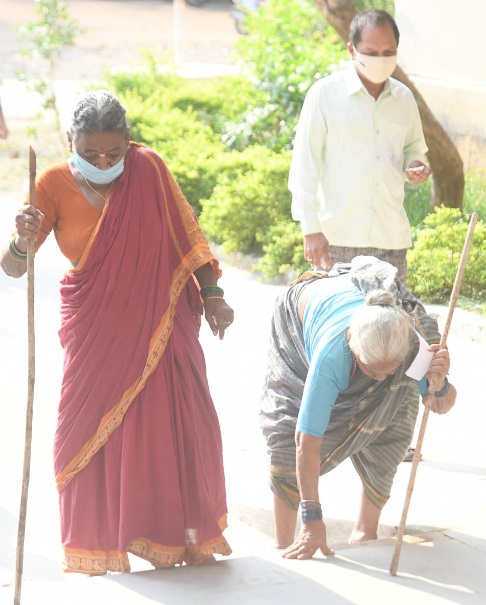 Elderly people coming in charge of polling stations