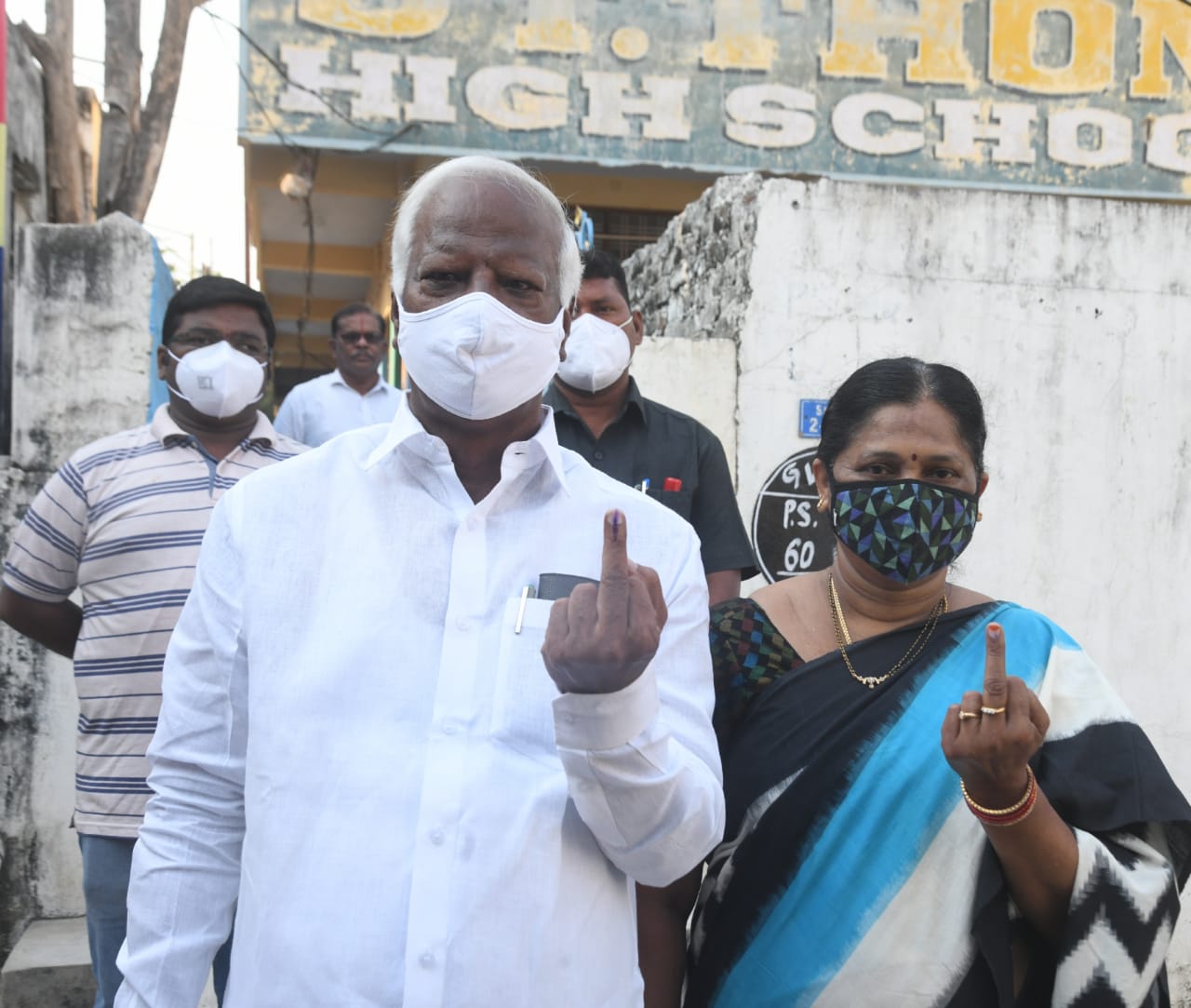 Former Deputy Chief Minister Kadiyam Srihari exercised his right to vote