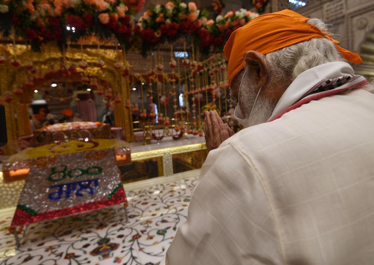 Prime Minister Narendra Modi visited Gurudwara Sis Ganj Sahib in Delhi