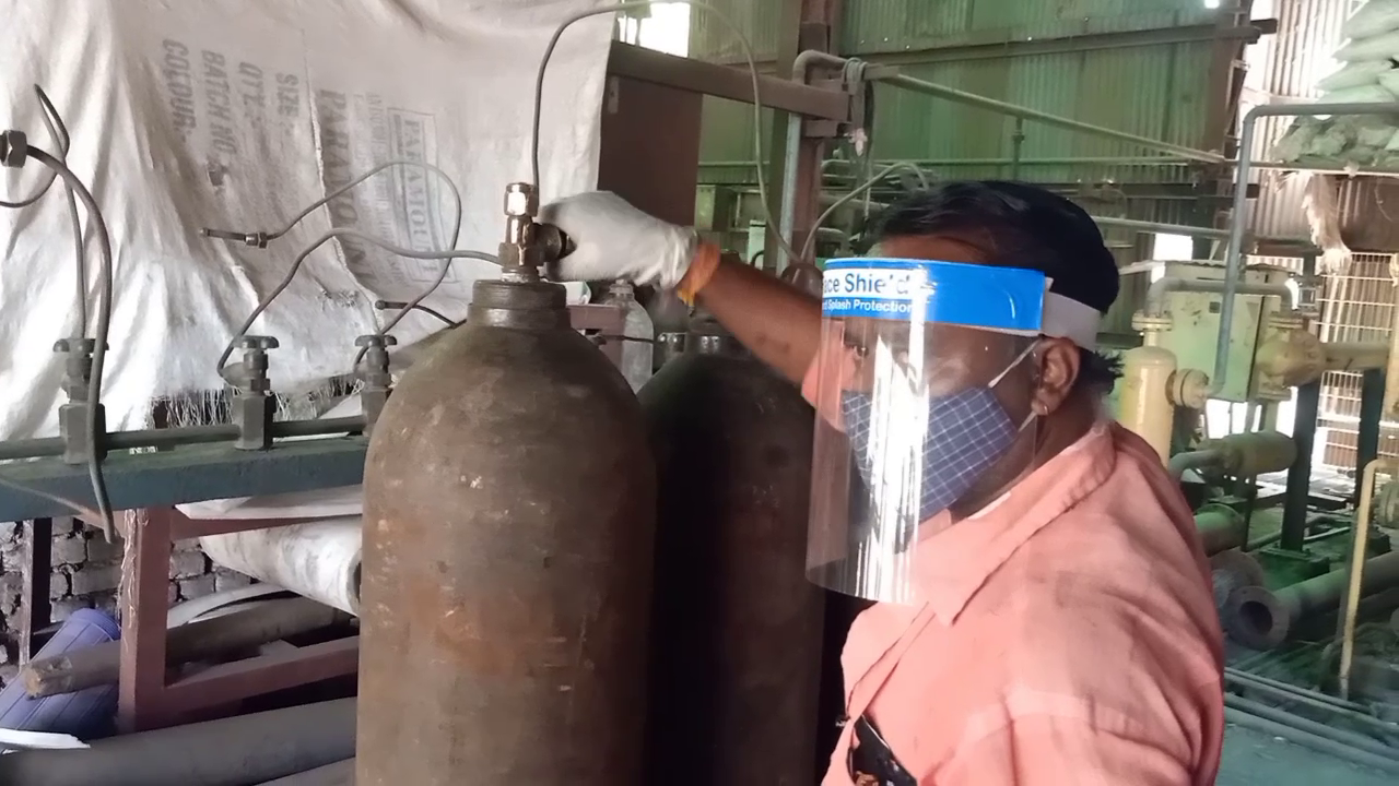 Oxygen cylinders from Alwar's industrial units