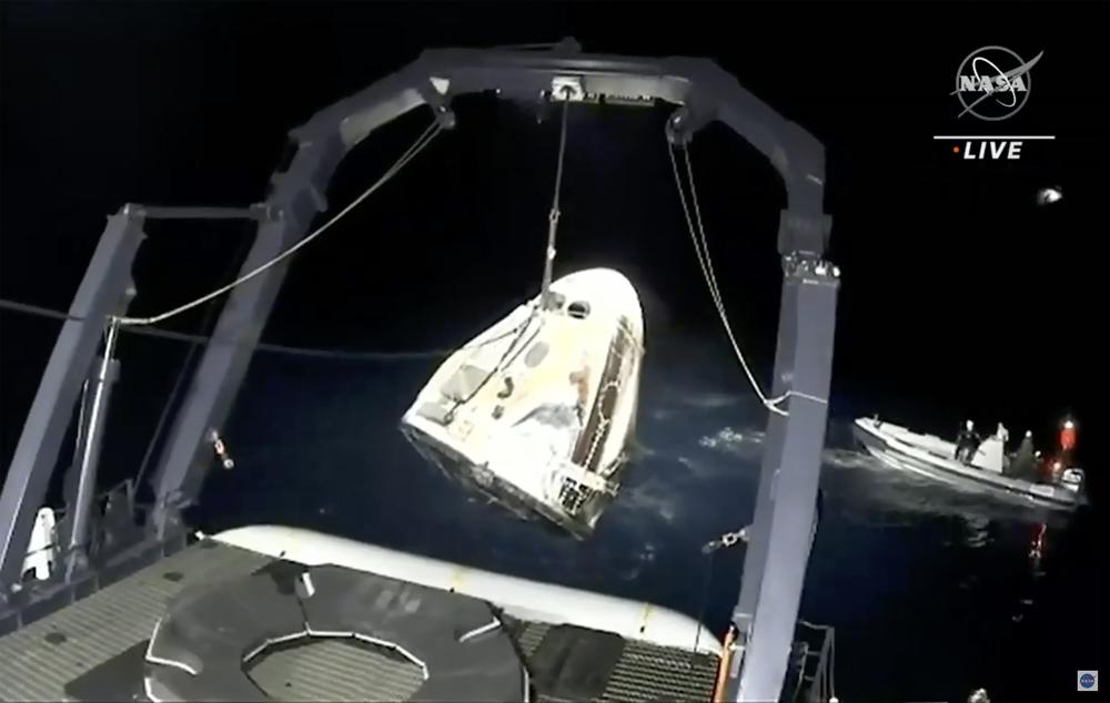 SpaceX returns 4 astronauts to Earth; rare night splashdown