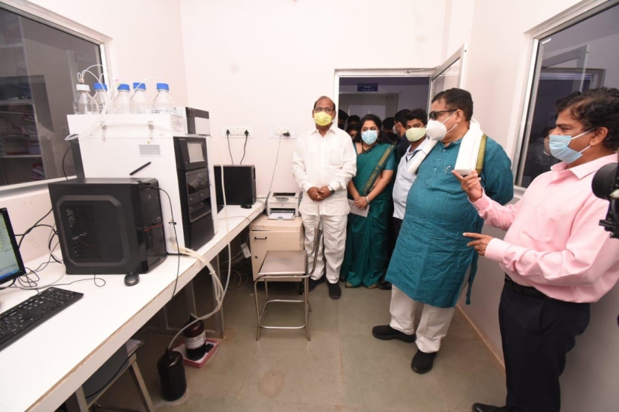 Nitin Gadkari visit Genetic Life Sciences