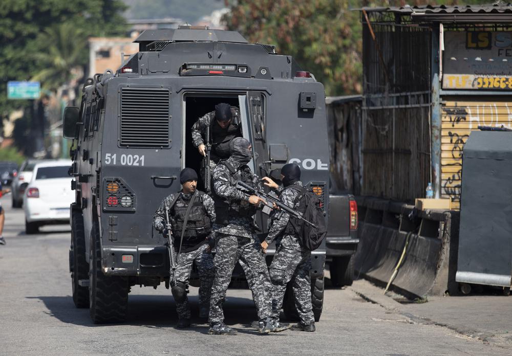 25 killed in Rio de Janeiro  favela gun battle