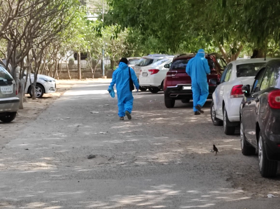 A middle-aged couple went to take COVID jab wearing a PPE kit