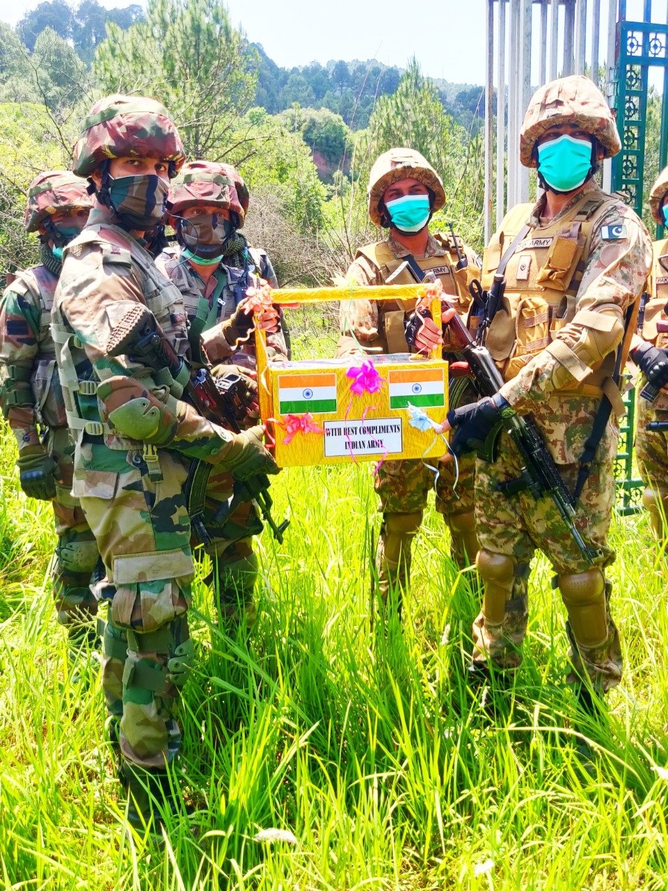 Indian Army and Pakistan Army celebrated EidUlFitr