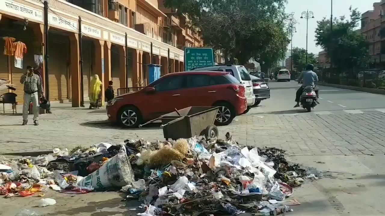 Jaipur Municipal Corporation,  Garbage being thrown on streets in Jaipur