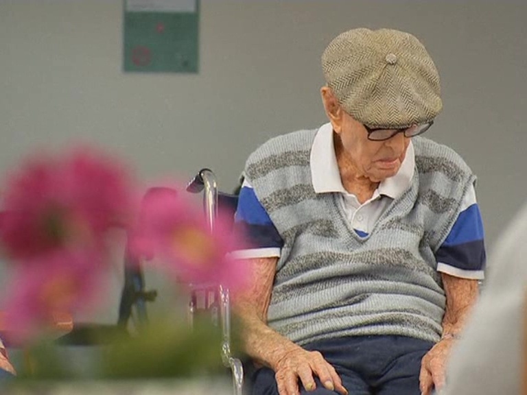 Oldest-ever Aussie man loves eating chicken brains