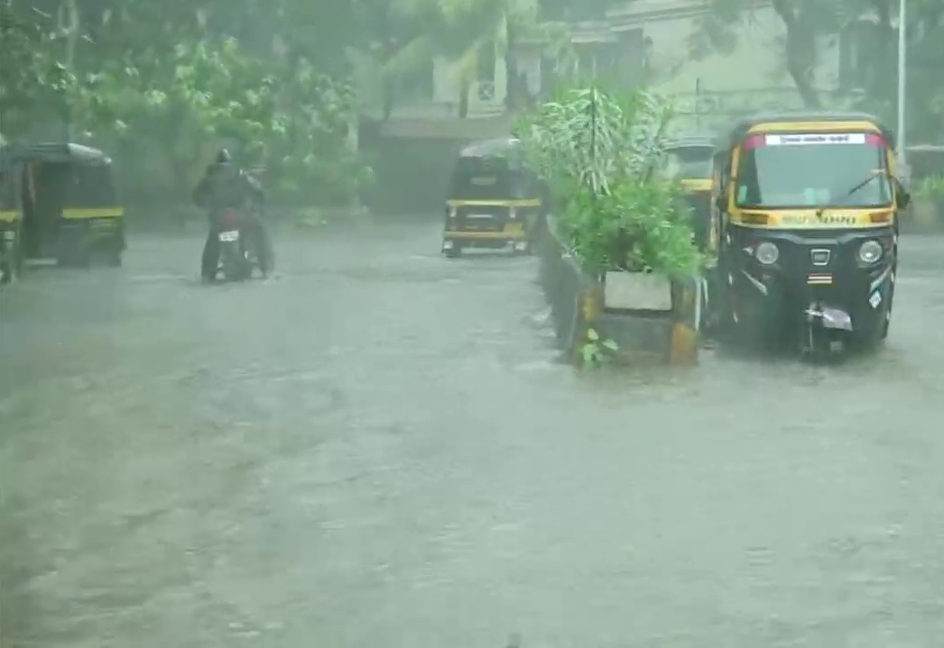 মহারাষ্ট্রে ঘূর্ণিঝড় তখতের তাণ্ডব