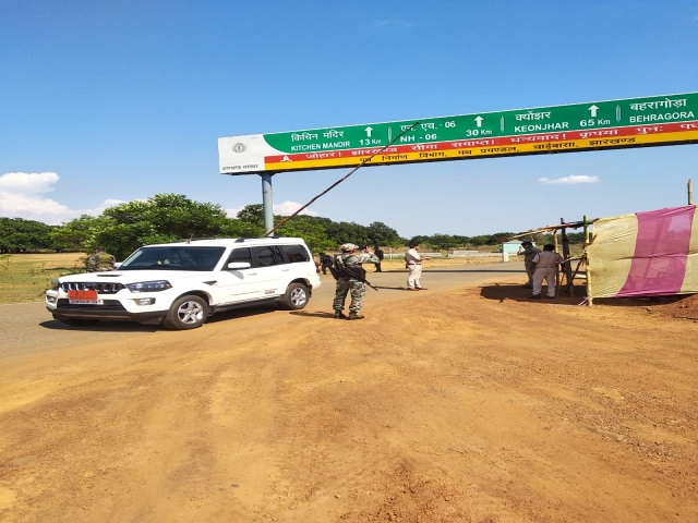 Superintendent of Police inspected Interstate Check Post Benisagar in chaibasa