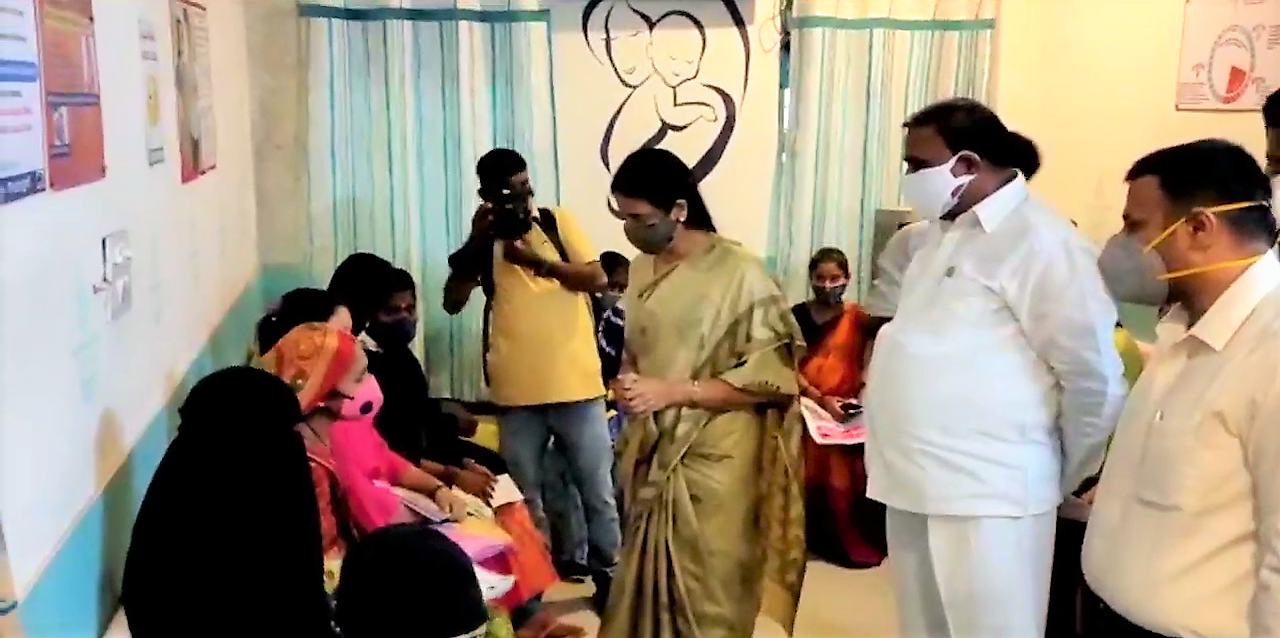 education minister sabitha indra reddy visited kondapur hospital