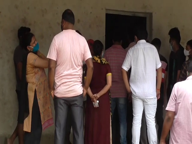 uproar at vaccination center in dhanbad