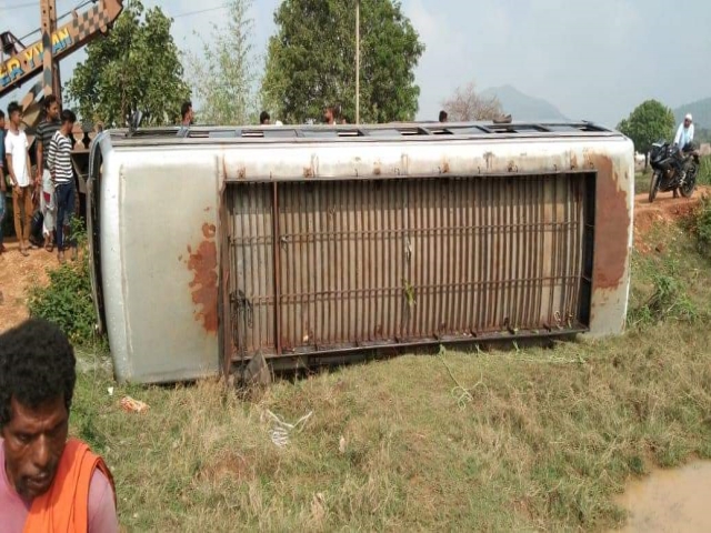 bus accident in giridih