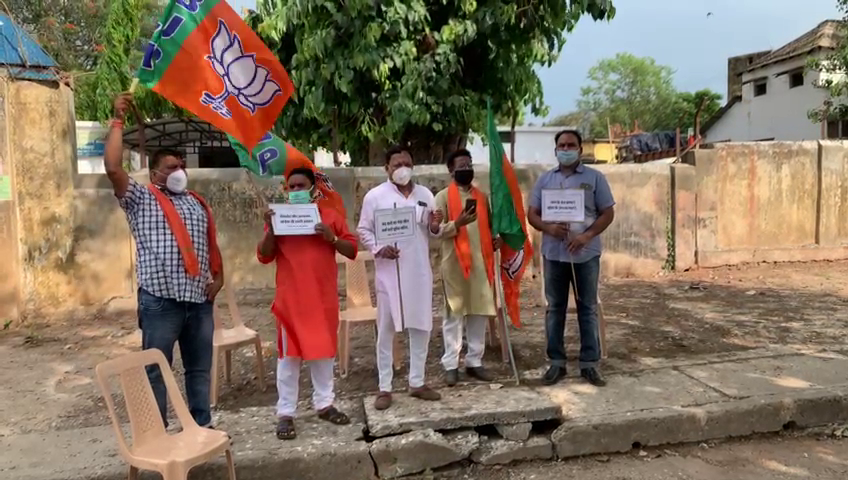 BJP leader sitting on strike in Mahasamund