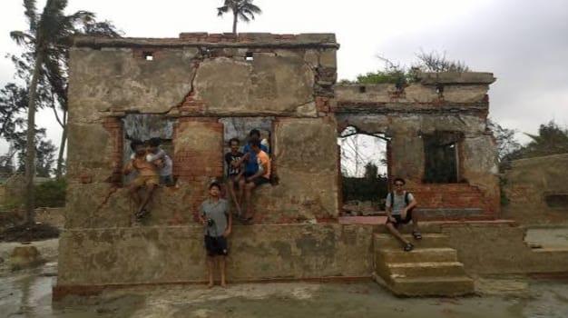 bungalow-of-sir-andrue-fraser-washed-out-in-sea