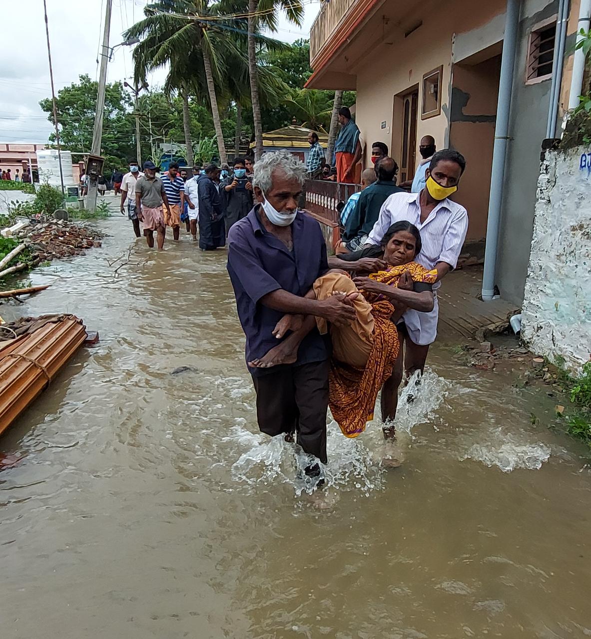 மக்கள் பசியால் வாடும் கொடுமையான சூழல்