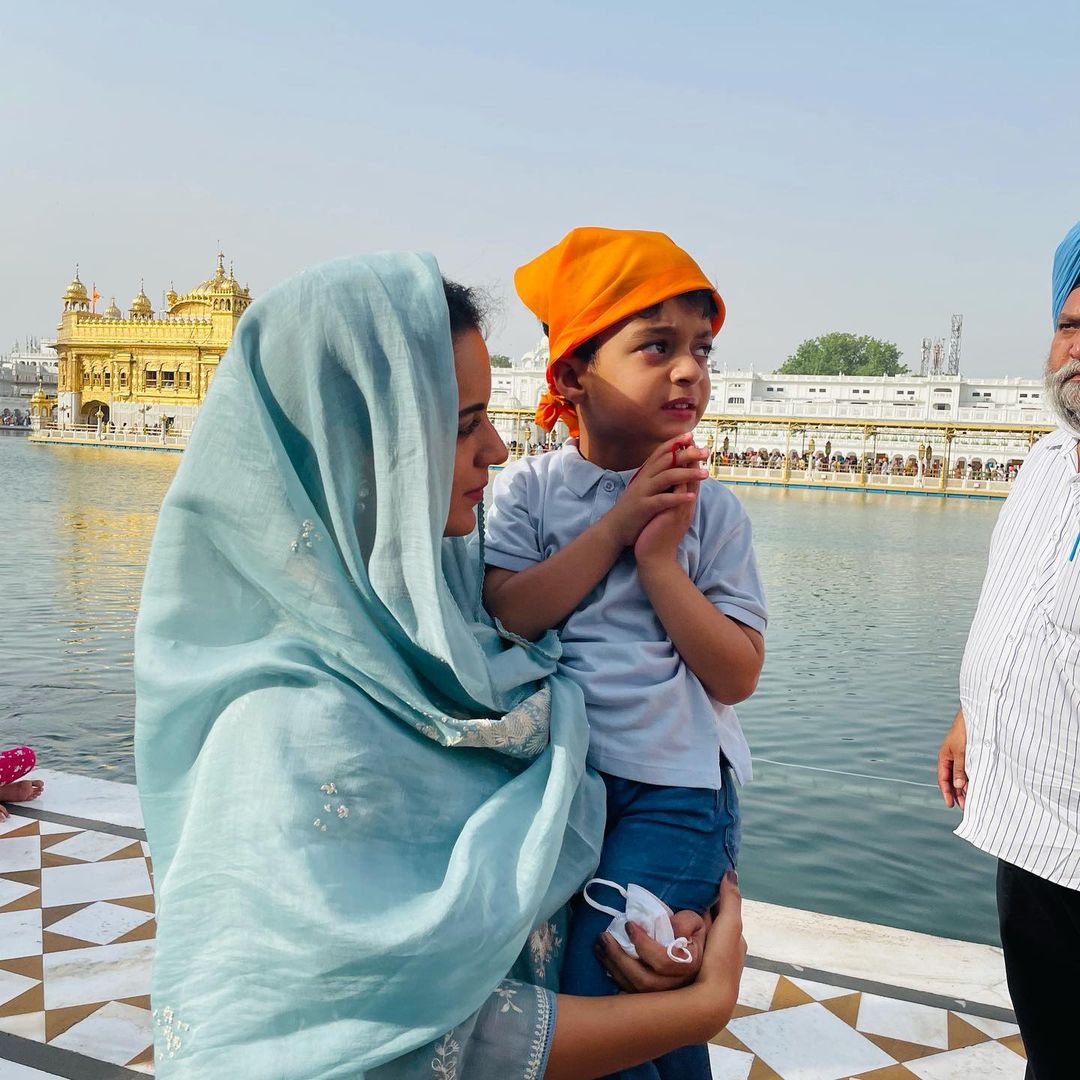 Actress Kangana Ranaut visits Amritsar Golden temple