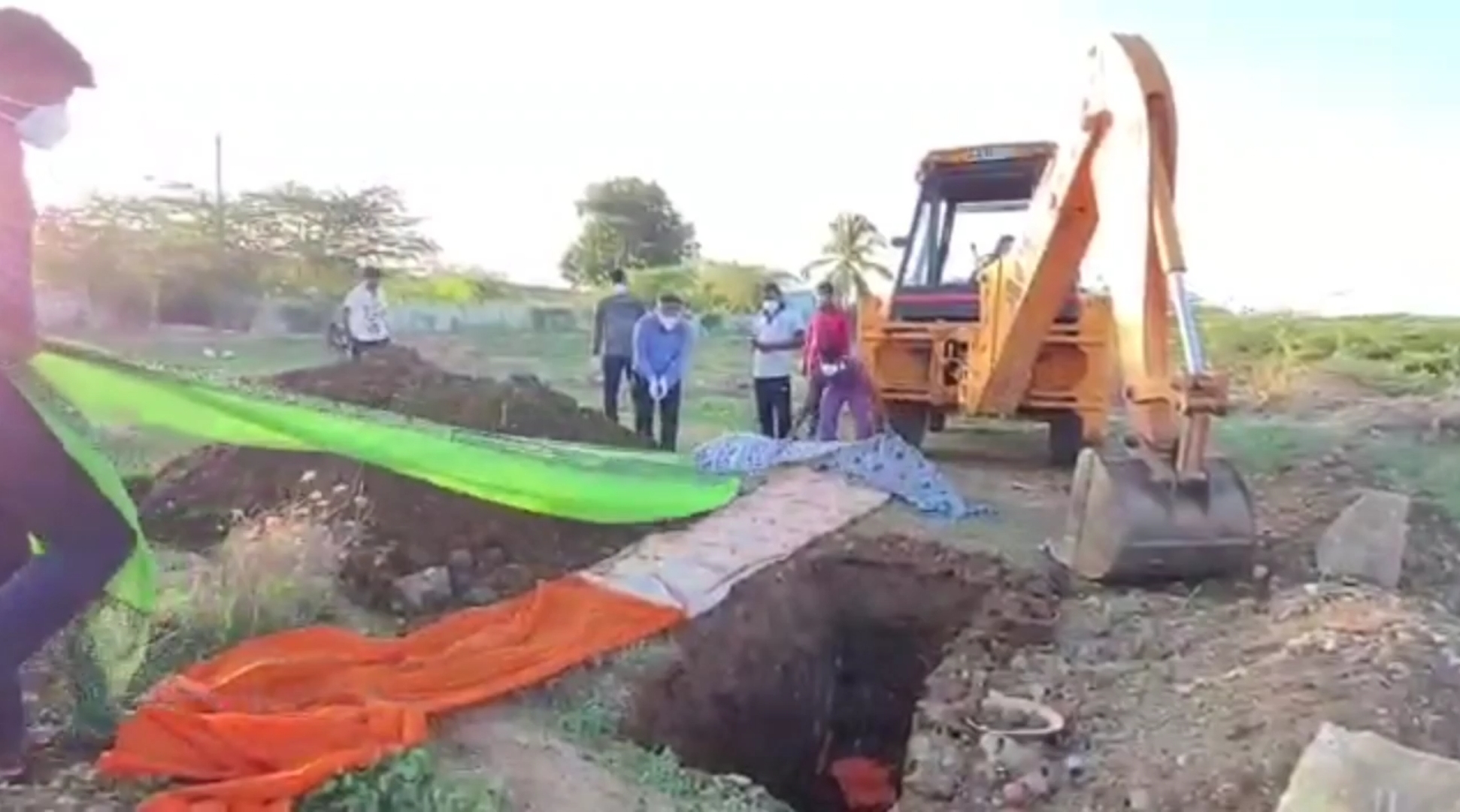 BJP MLA Renukacharya did funeral of Corona infected