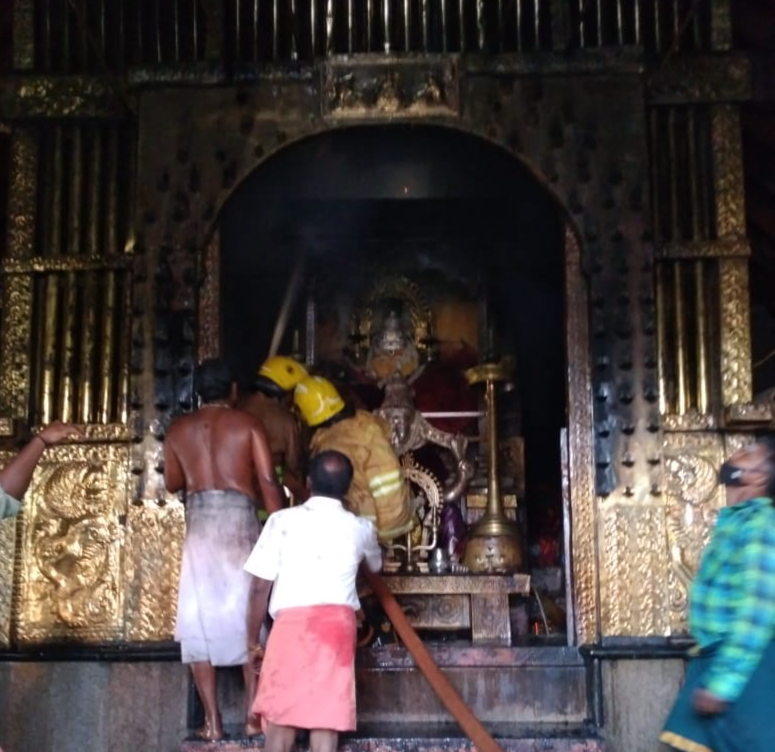 fire-breaks-out-at-the-famous-mandakkadu-temple