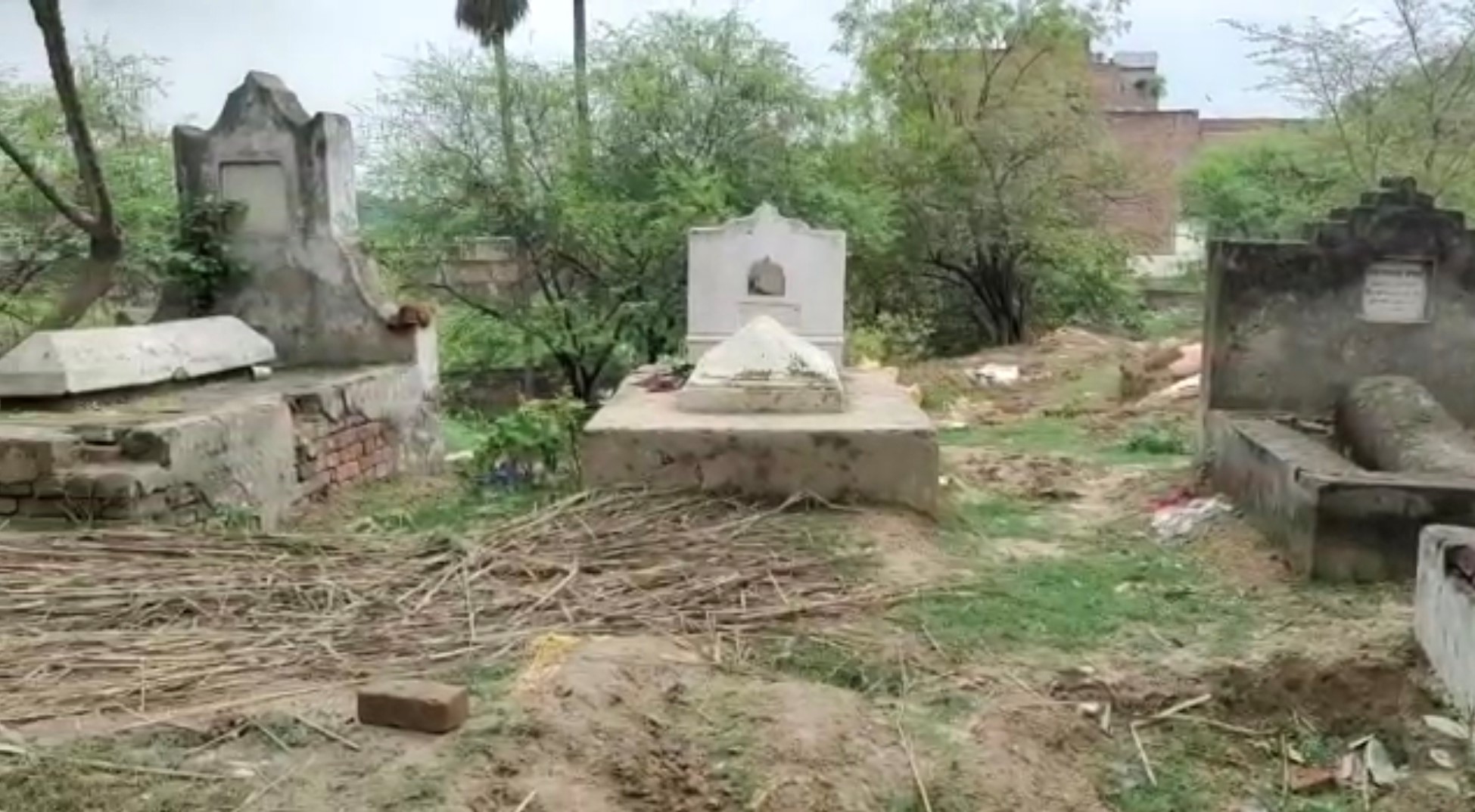 Varanasi  varanasi news  varanasi latest news  kotava hindu Cemetery  story of kotava hindu Cemetery  वाराणसी न्यूज  हिंदू कब्रिस्तान  कोटवा हिंदू कब्रिस्तान  वाराणसी खबर