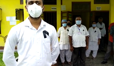 health-workers-at-khanamukh-sub-health-centre-protest-wearing-black-badge