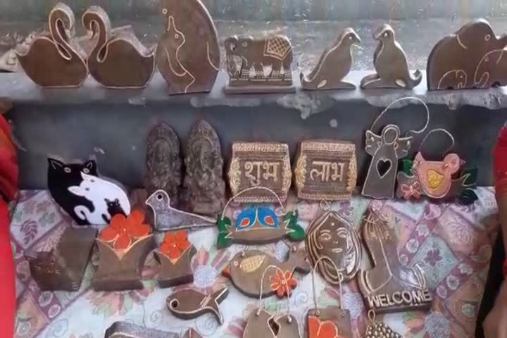 शिक्षिकाओं को अच्छी हो रही आमदनी