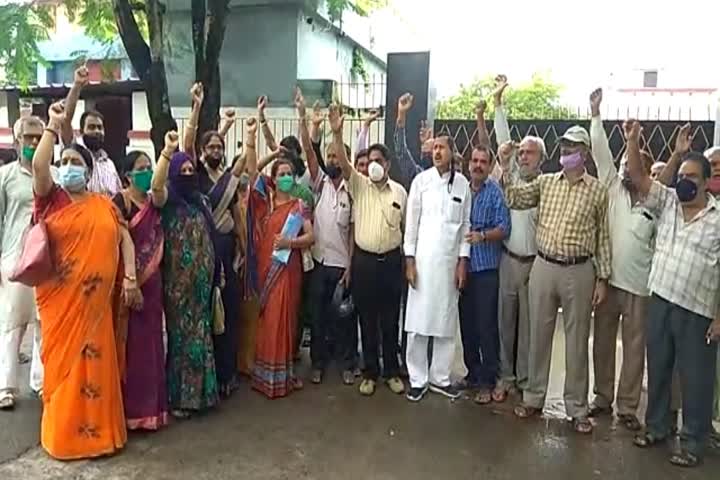 staff of ramshresht singh college laid siege to vice chancellor residence