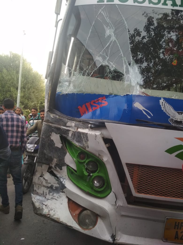 bus and truck accident in chamba