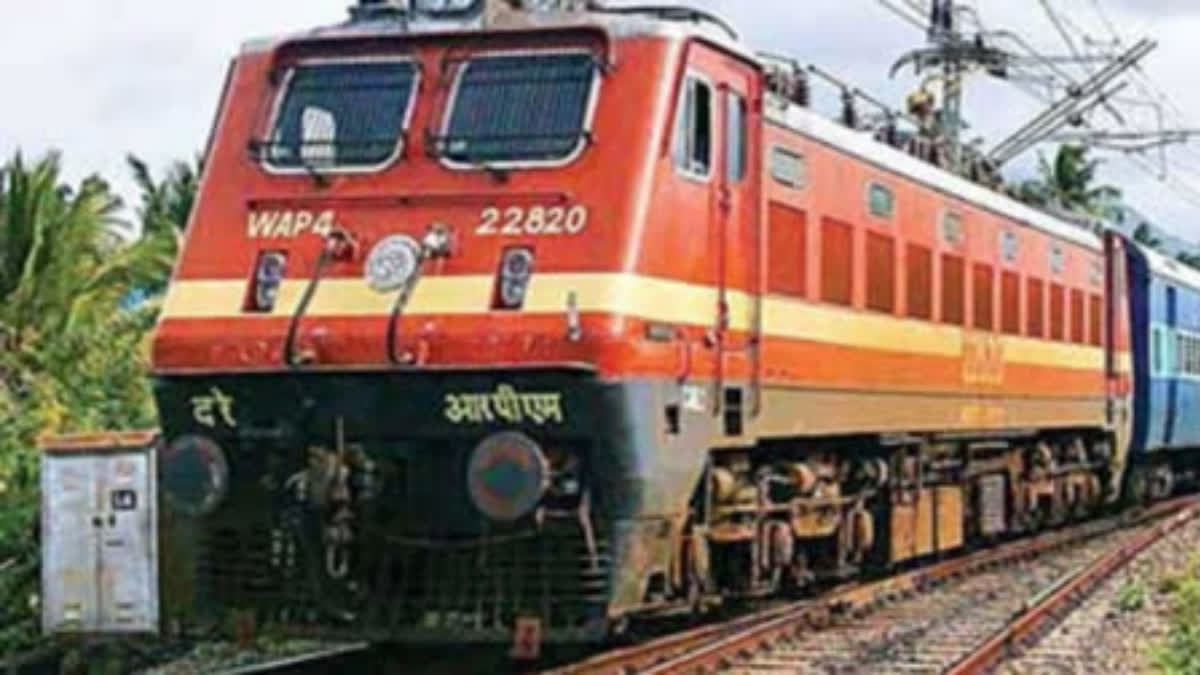 23 trains including vande bharat affected due to fog running late by one to six and a half hours