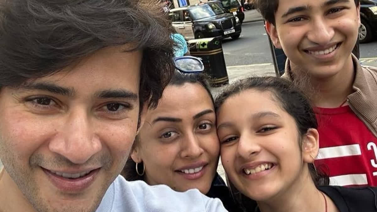 Fans of Mahesh Babu showered the actor and his family with rose petals as he went out to watch Guntur Kaaram with his fans. The South superstar was spotted with his wife Namrata Shirodkar and daughter Sitara Ghattamaneni.