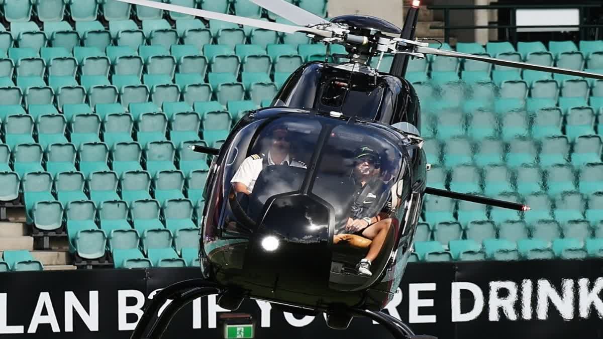 DAVID WARNER LANDS AT SCG BY HELICOPTER TO PLAY BBL MATCH VIDEO GOES VIRAL6