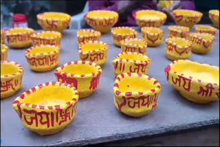 Potters making lamps in the name of Ram in Jamshedpur