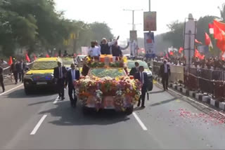 Prime Minister Narendra Modi on Friday reached Nashik and hold a mega roadshow. He was accompanied by Chief Minister Eknath Shinde and Deputy CMs Devendra Fadnavis and Ajit Pawar, and state BJP chief Chandrashekhar Bawankule. He also visited  Kalaram Temple and performed darshan. Later in the day, he will inaugurate the Atal Setu in Mumbai.