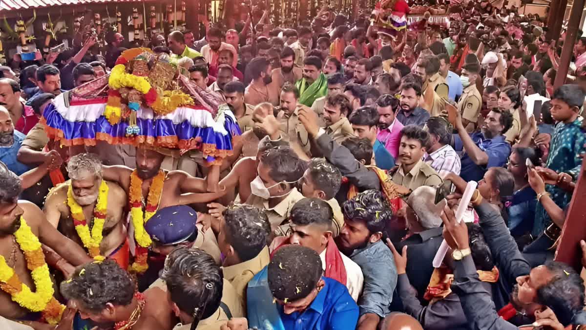 PANDALAM VALIYA KOIKAL PALACE  SABARIMALA  MAKARAVILAKKU  POLICE