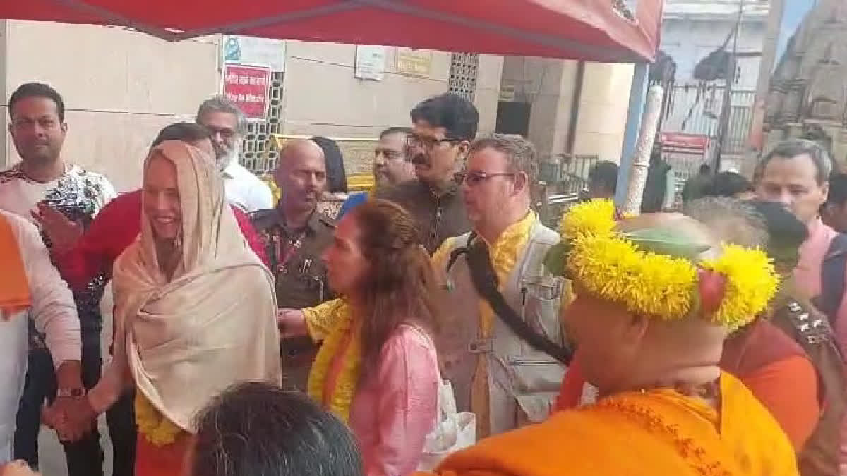 Apple Co-Founder Steve Jobs' Wife Lauren Powell Visits Kashi Vishwanath Temple Before Maha Kumbh