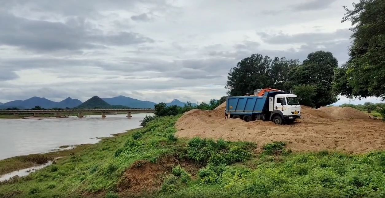 ILLEGAL SAND SMUGGLING IN KALAHANDI