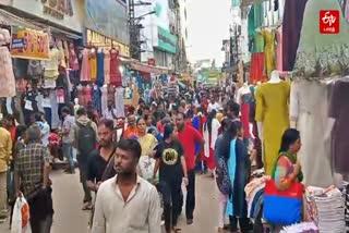 தி- நகரில் அலைமோதும் மக்கள் கூட்டம்