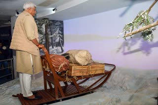 Union Minister Gajendra Singh Shekhewat at the gallery